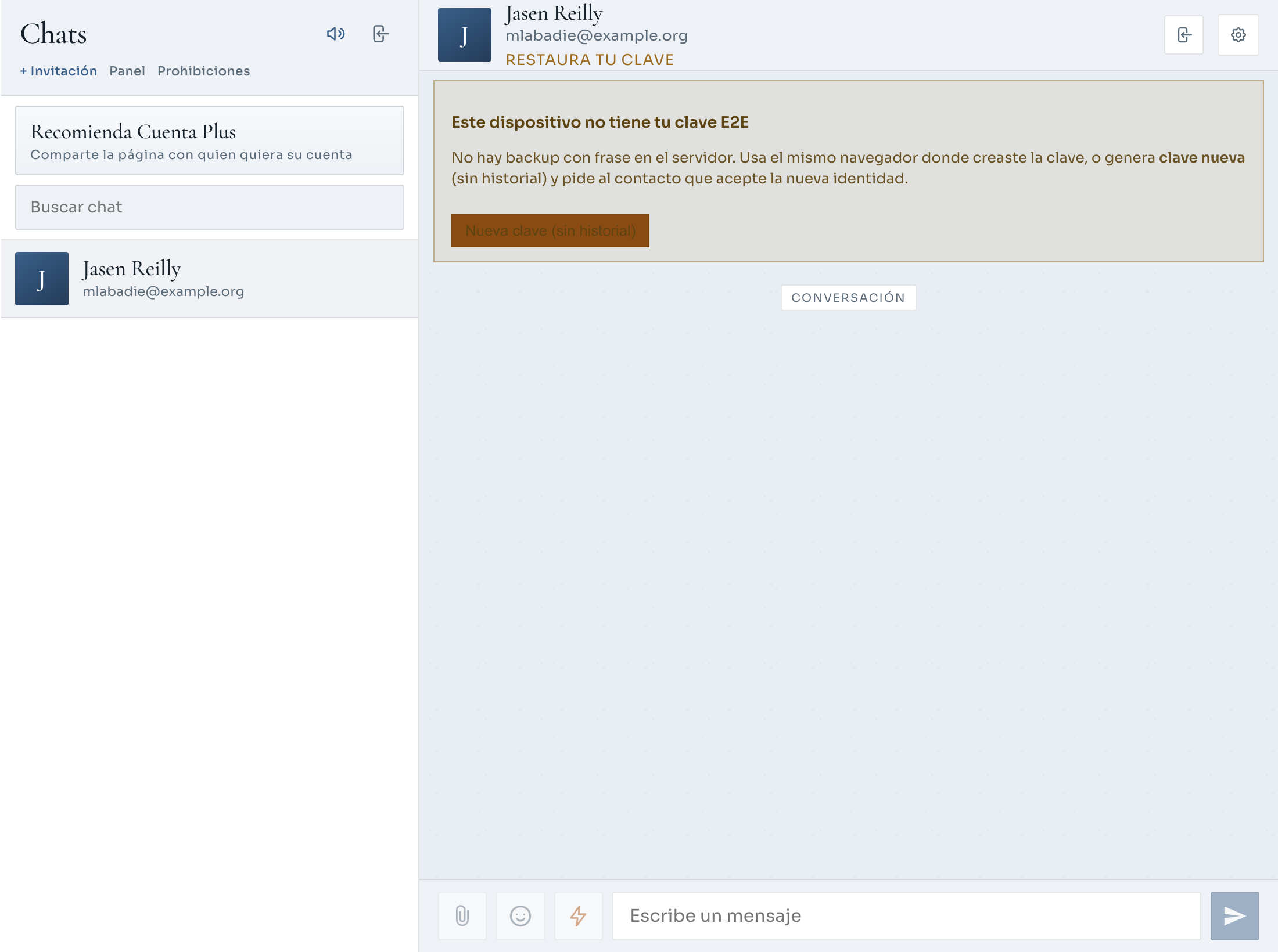 Workspace de chat: lista y hilo con composer (escritorio)